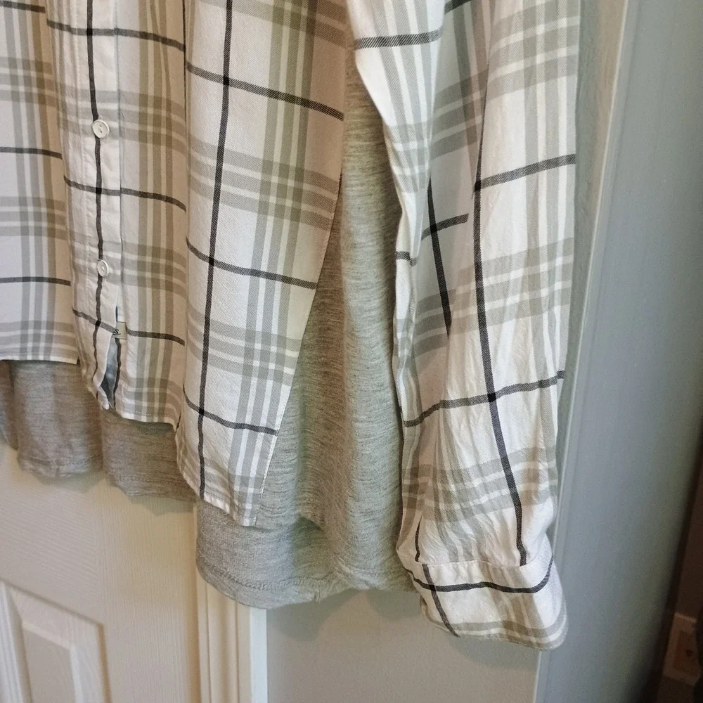 G.H. Bass & Co. Plaid Button Down Shirt Women's Gray White Long Sleeve - Picture 10 of 13